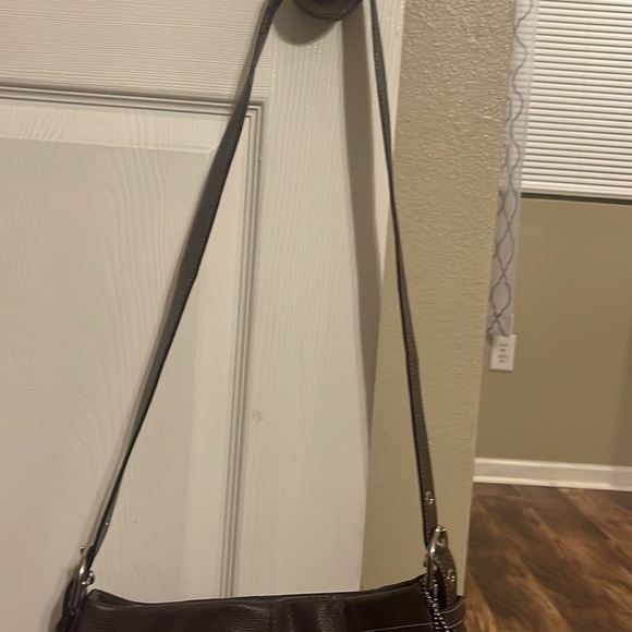 I am selling a coach hand bag - Picture 3 of 10